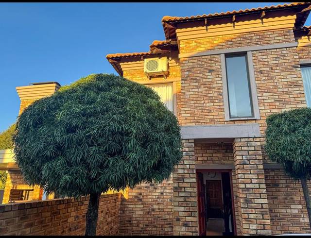 3 BEDROOM HOUSE FOR SALE IN MONDEOR